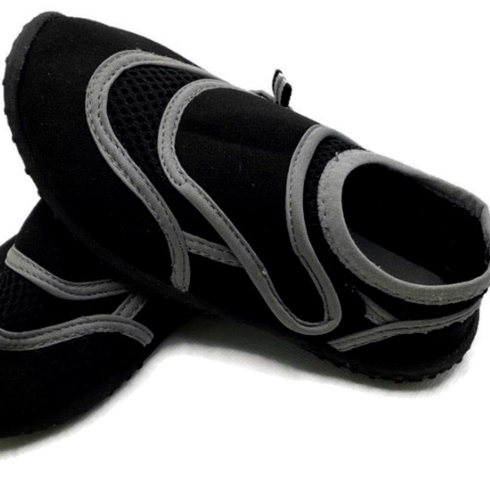 Boys Water Shoes Size 11/12.